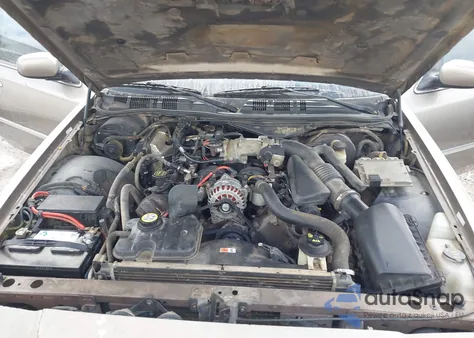 2005 Mercury Grand Marquis из США, поврежденный, VIN 2MHFM75W35X647751